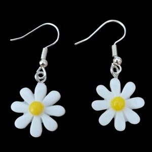 White Retro Flower Earrings